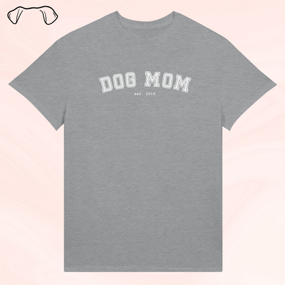 "Dog Mom/Dad est." omalla vuosiluvulla - personoitava t-paita